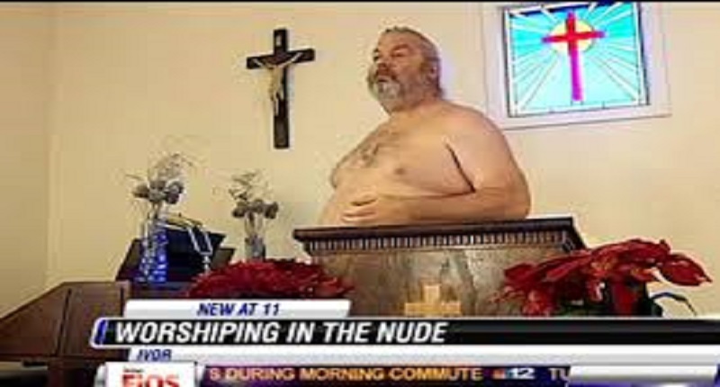Etats-Unis-aller-a-la-messe-totalement-nu-cest-possible