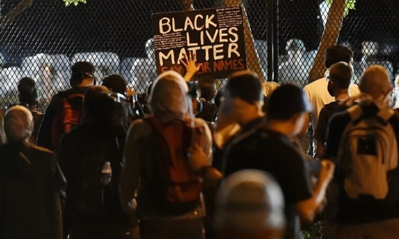 Etats-Unis-les-manifestants-ont-defie-les-couvre-feux-de-Donald-Trump