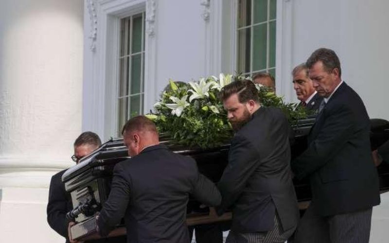 Etats-Unis-les-obseques-de-Robert-Trump-ont-eu-lieu-a-la-Maison-Blanche