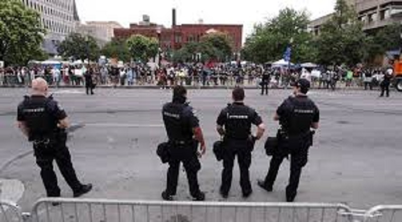 Etats-Unis-un-homme-tue-par-balles-lors-dune-manifestation-contre-le-racisme