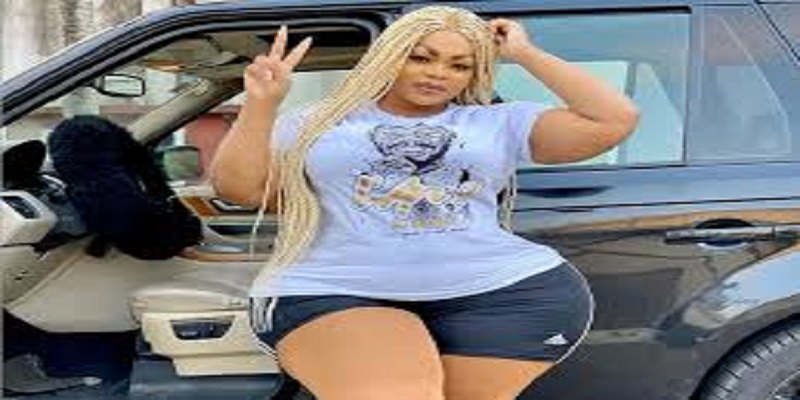 Eudoxie-Yao-la-cherie-de-Grand-P-sexy-dans-une-tenue-tres-moulante-photo