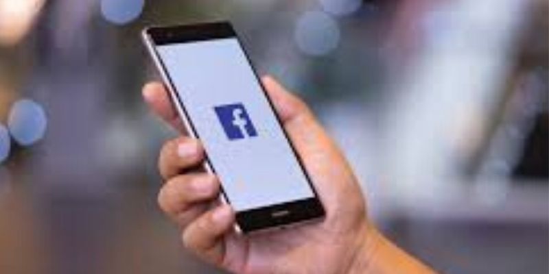 Facebook-aurait-imagine-un-smartphone-inutilisable-pour-les-gauchers