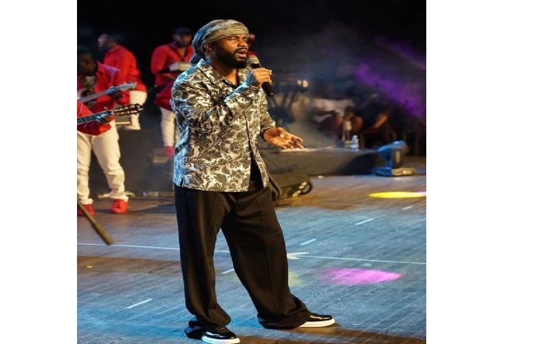 Fally-Ipupa-moque-pour-son-style-vestimentaire-photo