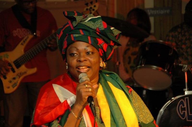 Fifi-Rafiatou-les-chansons-de-la-Togolaise-disponible-comme-sonnerie-sur-iPhone