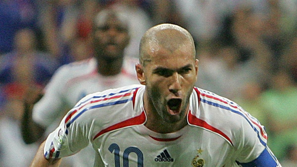 Fils-de-pute-le-jour-ou-Zidane-a-insulte-son-coequipier-en-equipe-de-France