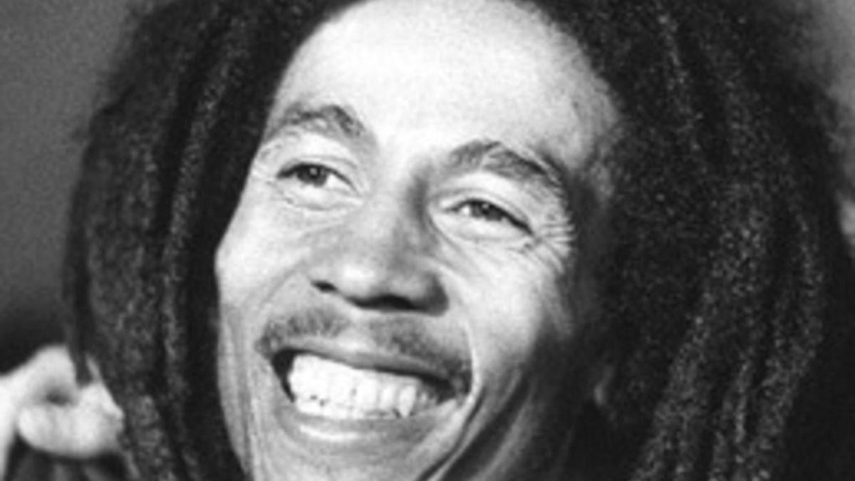 Foot-Bob-Marley-a-lhonneur-sur-le-maillot-dun-top-club-europeen