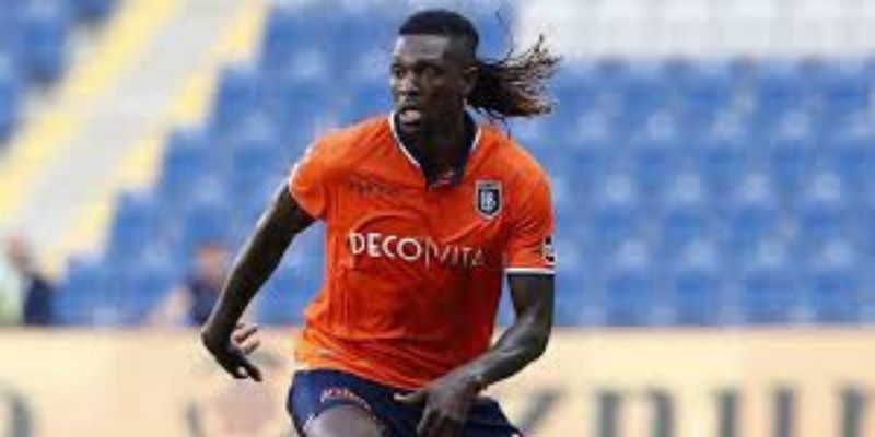 Football-Emmanuel-Adebayor-annonce-son-depart-pour-le-Paraguay-video