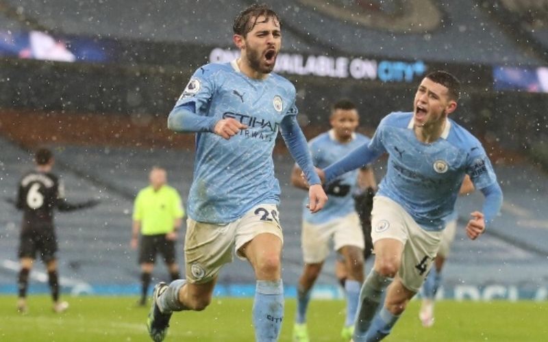 Football-Manchester-City-passe-en-tete-de-la-Premier-League1