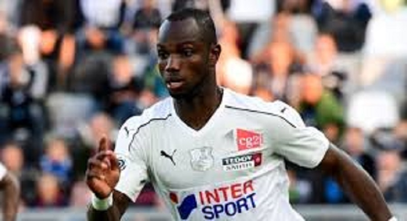 Football-Moussa-Konate-file-a-Dijon