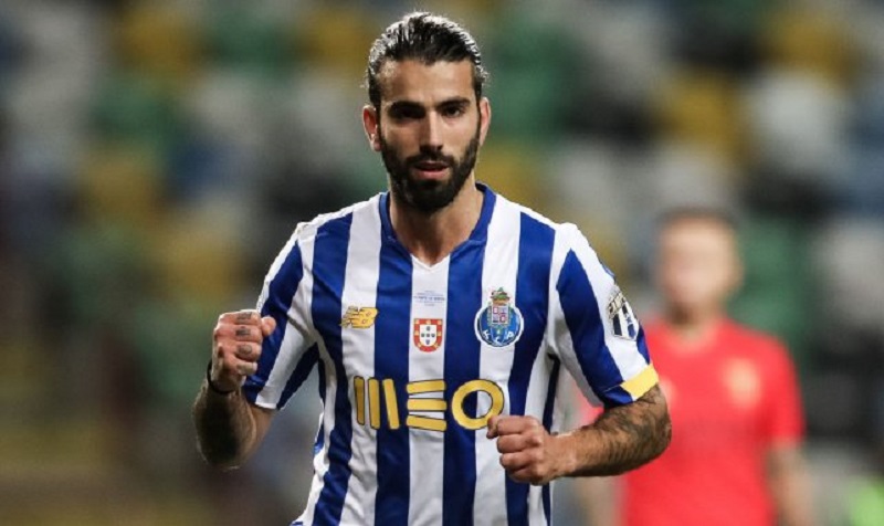 Football-le-FC-Porto-souleve-la-Supercoupe-du-Portugal