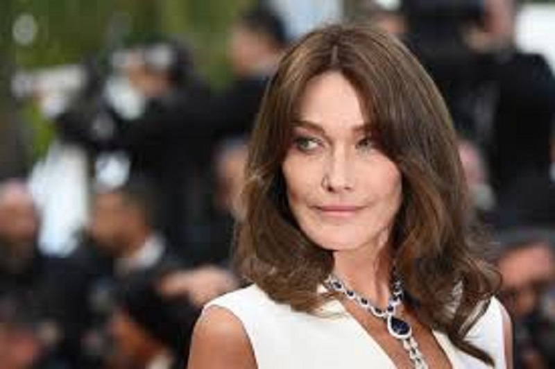 France-Carla-Bruni-celebre-un-heureux-evenement