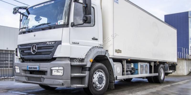 France-Covid-19-des-camions-frigorifiques-loues-comme-chambres-funeraires