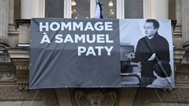 France-Hommage-a-Samuel-Paty-des-enseignants-vises-par-des-projectiles