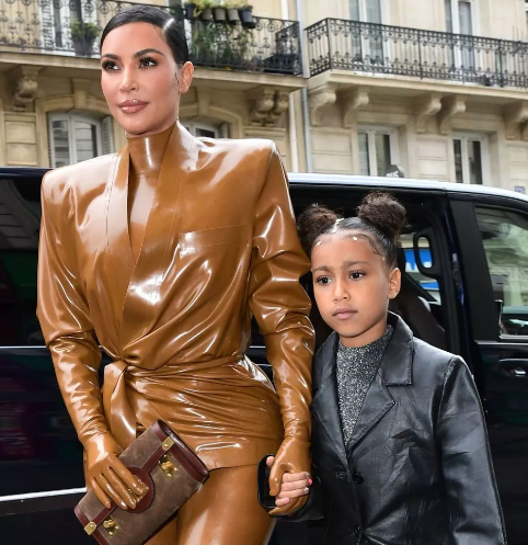 France-Kanye-West-celebre-une-messe-avec-ses-amis-celebres