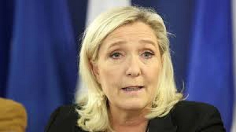 France-Marine-Le-Pen-desavoue-Enrico-Macias