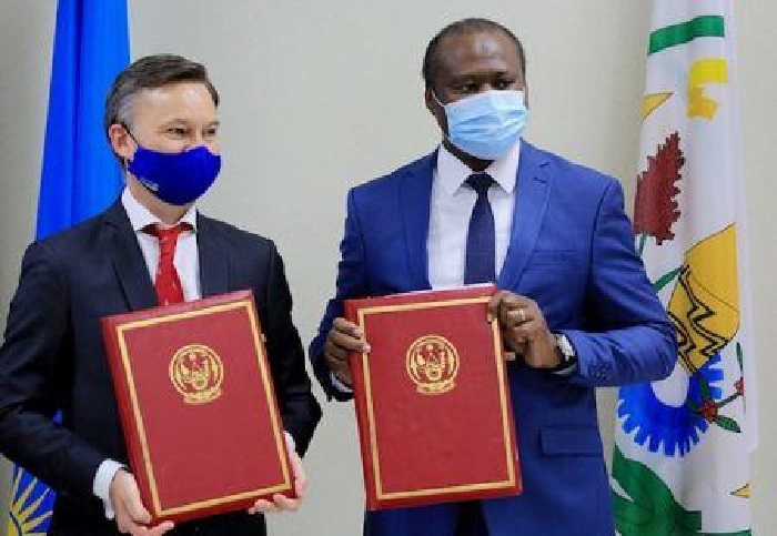France-Rwanda-un-accord-de-56-millions-de-dollars-pour-promouvoir-lemploi-et-lutter-contre-la-Covid-19