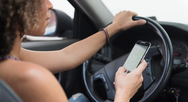 France-lusage-du-telephone-au-volant-pourra-entrainer-une-suspension-de-permis