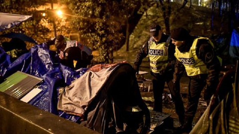 France-plus-de-1000-migrants-evacues-dans-un-camp-de-fortune-a-Paris