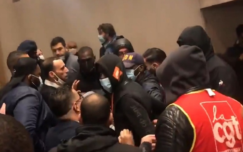 France-plusieurs-individus-agressent-des-elus-en-plein-conseil-municipal-video