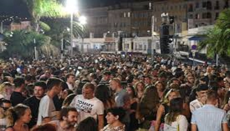 France-un-concert-sans-distanciation-fait-polemique