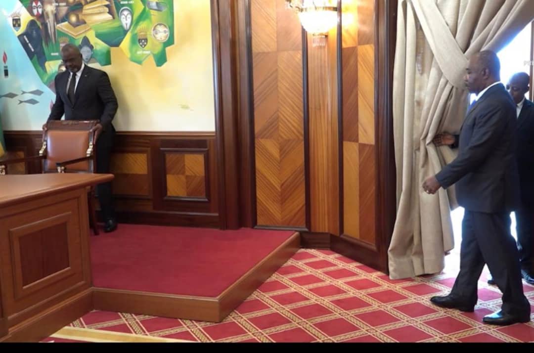 Gabon-Ali-Bongo-et-la-canne-cest-fini-Photos-1