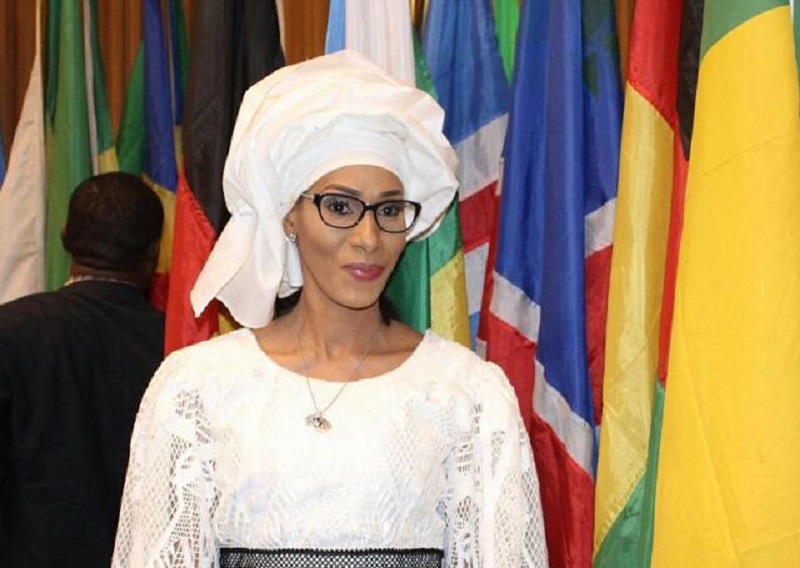 Gambie-la-Premiere-Dame-citee-dans-une-desagreable-affaire-dappel-WhatsApp