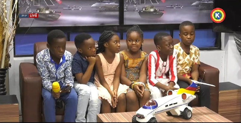 Ghana-7-enfants-de-moins-de-12-ans-fabriquent-une-‘voiture-avion-controlee-par-une-application