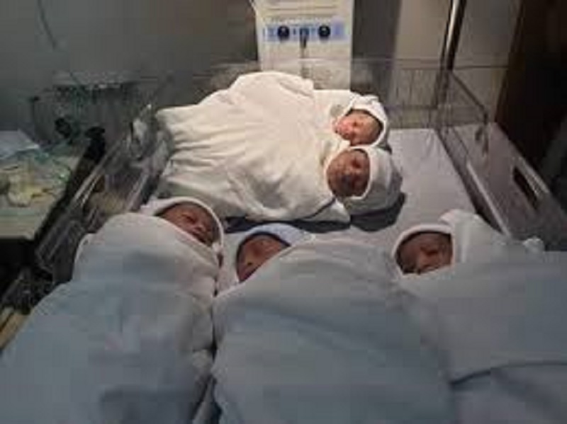 Ghana-apres-20-ans-de-mariage-sans-enfants-une-femme-accouche-des-quintuples