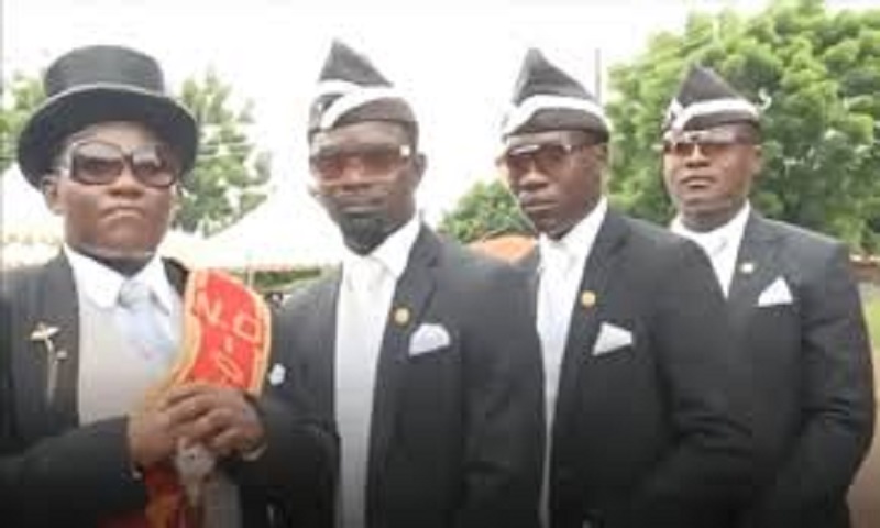 Ghana-je-reve-de-conduire-Ronaldinho-a-sa-derniere-demeure-dixit-le-leader-des-porteurs-de-cercueils-video