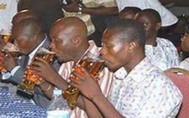 Ghana-les-ivrognes-pronent-pour-le-systeme-a-double-voie