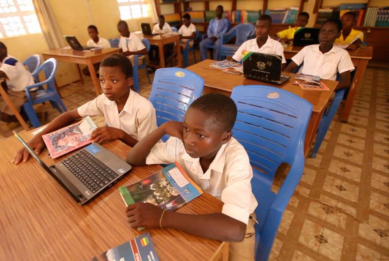 Ghana-une-chaine-de-television-creee-pour-permettre-aux-lyceens-confines-de-continuer-a-etudier