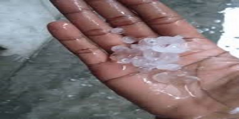 Ghana-une-pluie-de-glace-sabat-sur-une-villevideo