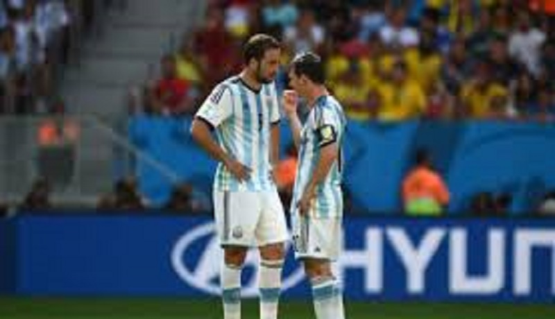 Gonzalo-Higuain-previent-Messi-la-Premier-League-na-rien-a-voir-avec-la-Liga