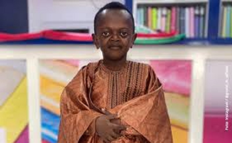 Grand-M-le-jeune-artiste-comedien-dans-ses-oeuvres-video