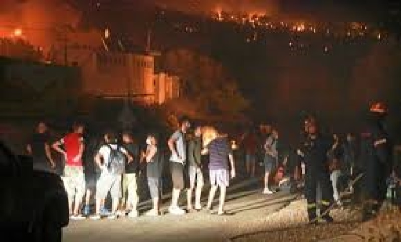 Grece-un-important-incendie-dans-le-plus-grand-camp-des-refugies