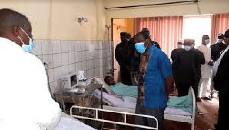 Guinee-Manifestations-Alpha-Conde-au-chevet-des-blesses