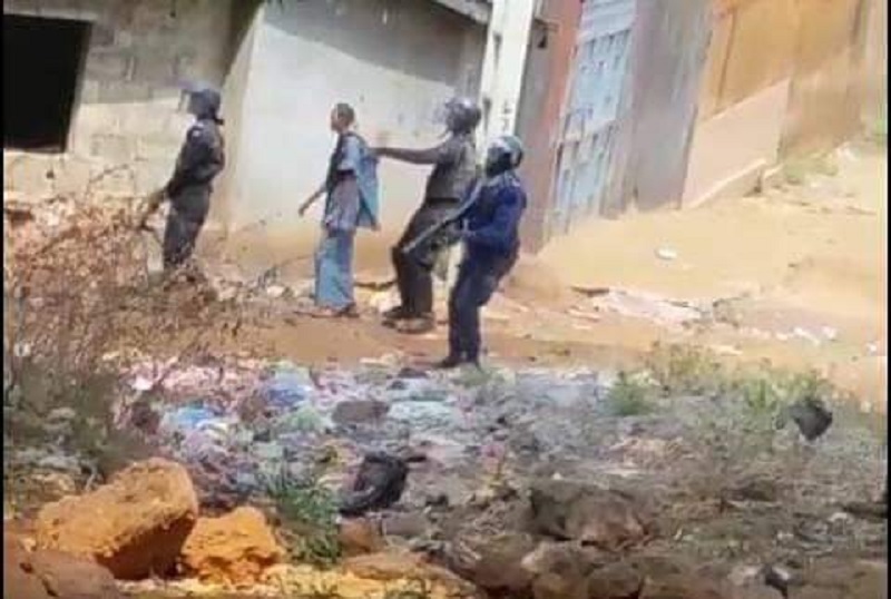 Guinee-une-femme-utilisee-comme-bouclier-humain-par-des-policiers-video