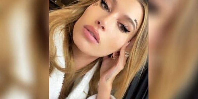 Hailey-Baldwin-la-femme-de-Justin-Bieber-se-fait-un-tatouage-sur-le-visage-photo-2
