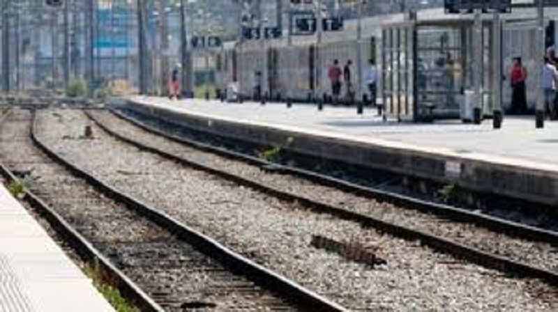Heurte-par-un-train-il-doit-payer-pour-le-retard-quil-a-cause