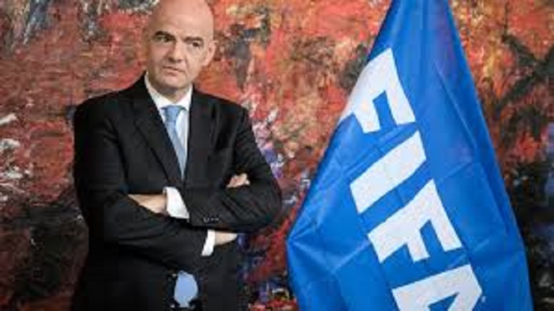 Hommages-a-George-Floyd-la-FIFA-appelle-les-Federations-au-bon-sens