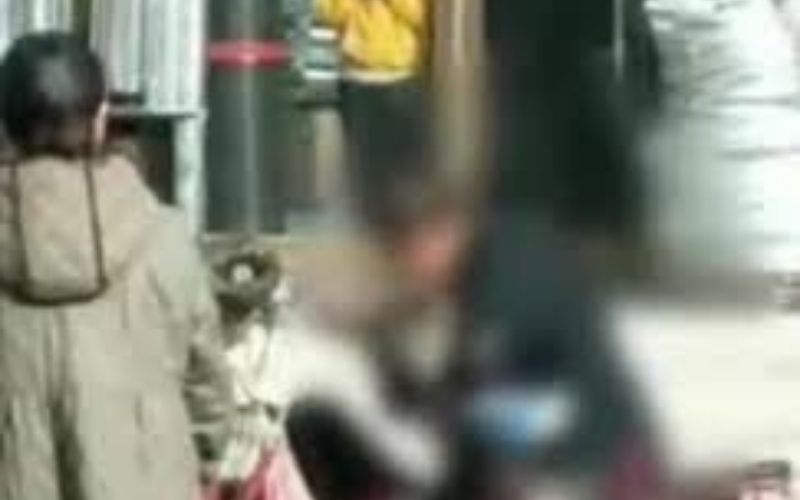 Il-bat-sa-femme-a-mort-en-pleine-rue