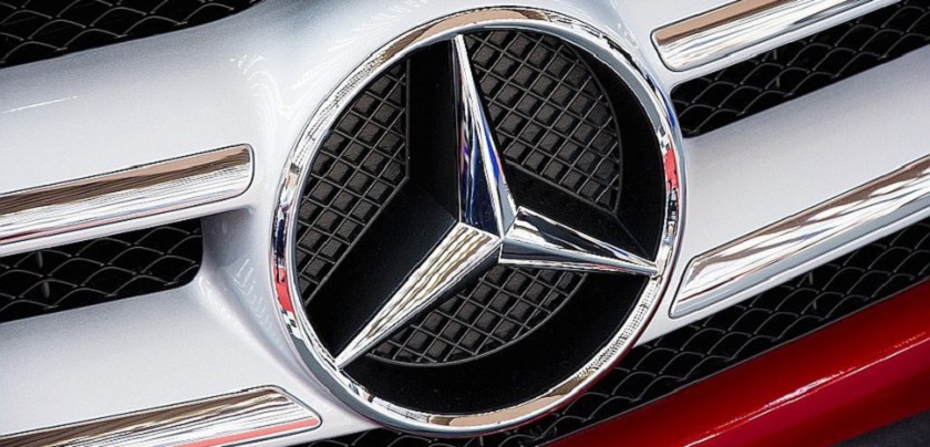 Il-essaye-une-Mercedes-chez-le-vendeur-de-voitures…-et-senfuit-avec