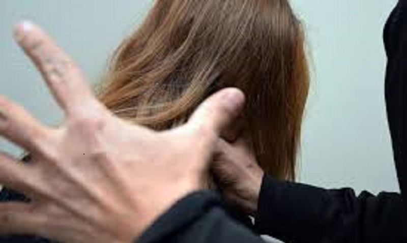 Il-etrangle-sa-copine-et-se-fait-passer-pour-elle-sur-le-web