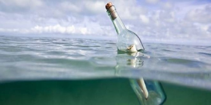 Il-recoit-en-2020-une-reponse-a-une-bouteille-jetee-a-la-mer-en-1993