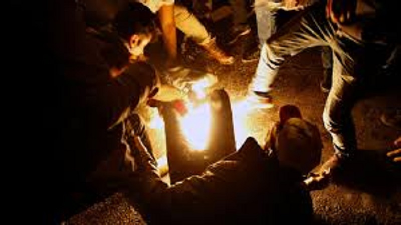 Il-tente-de-simmoler-par-le-feu-en-pleine-manifestation