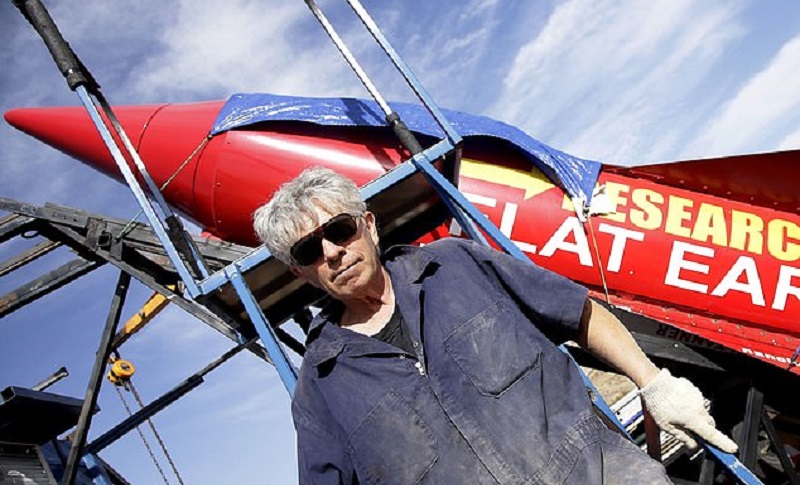 Il-voulait-prouver-que-la-Terre-est-plate-mais-meurt-dans-sa-fusee-artisanale