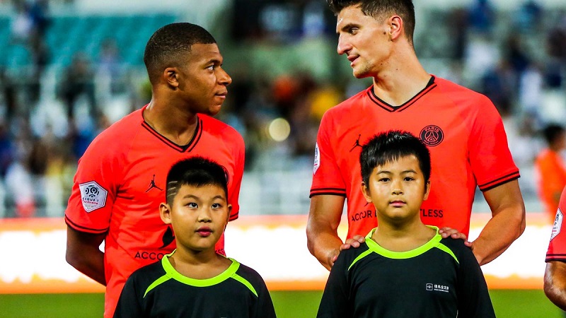 Ils-sont-arrogants-dans-leur-facon-de-jouer…-quand-Thomas-Meunier-compare-Mbappe-a-ce-joueur