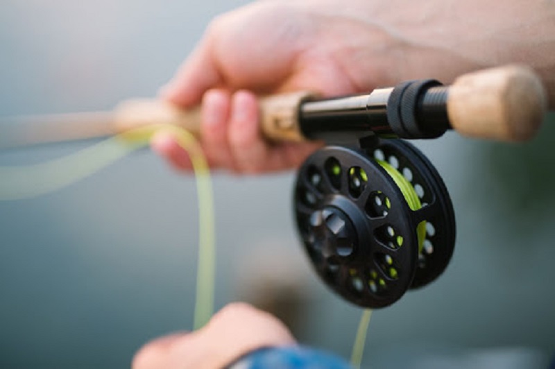 Ils-tentent-de-faire-entrer-du-caviar-et-des-smartphones-dans-une-prison-avec-une-canne-a-peche
