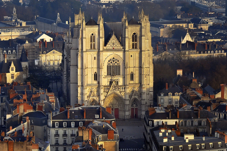 Incendie-de-la-Cathedrale-Saint-Pierre-de-Nantes-la-piste-criminelle-privilegiee