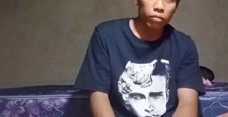 Indonesie-Il-se-filme-en-train-de-ne-rien-faire-pendant-2-h-et-devient-une-star